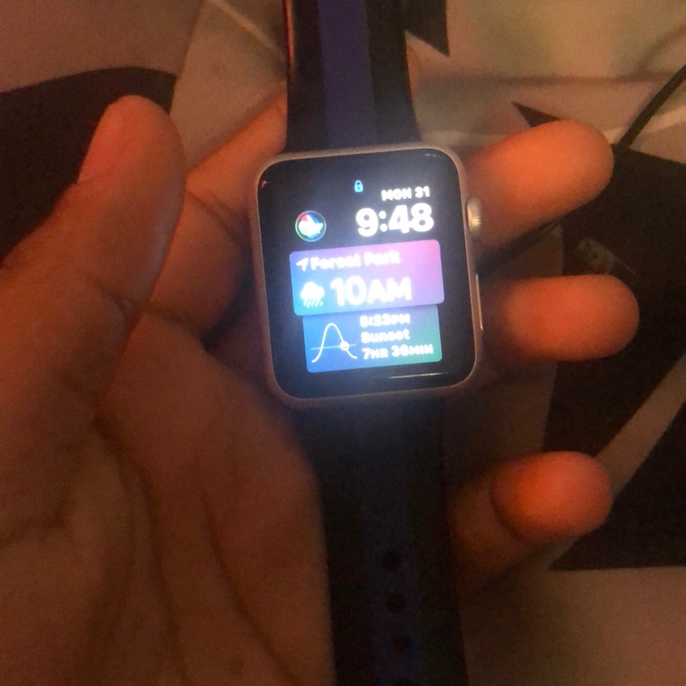 apple watch series 1, 42 mm.. comes with charger